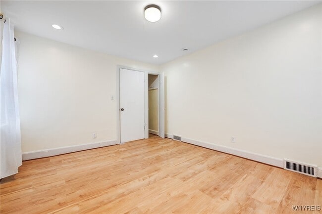 Building Photo - 321 Eggert Rd