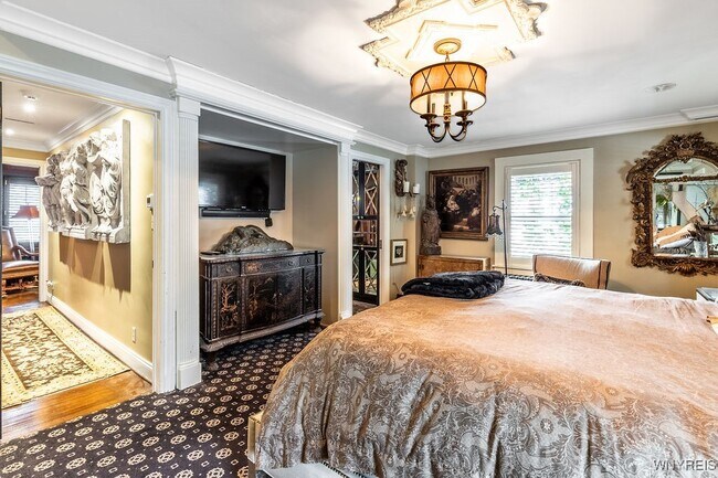 Building Photo - 72 N Long St