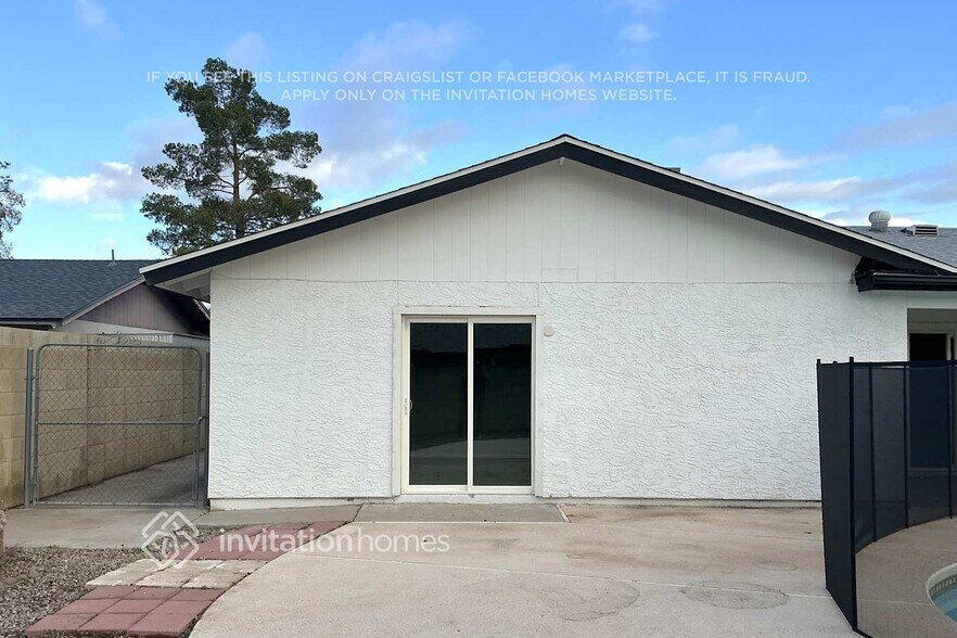 Building Photo - 1721 E 8th St