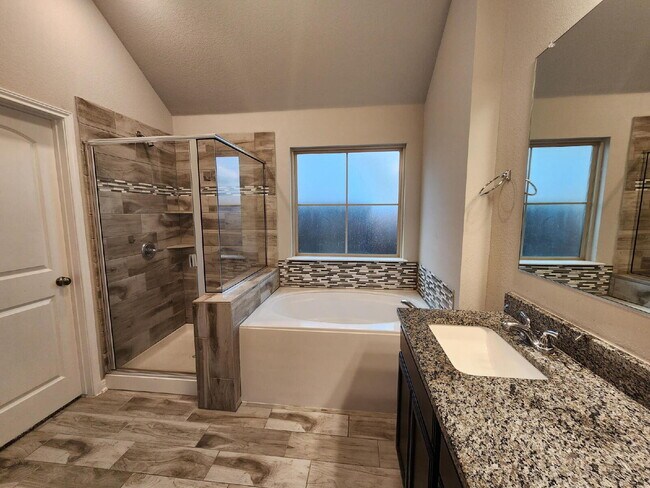 Building Photo - "Beautiful 3 Bedroom, 2 Bathroom Home for ...