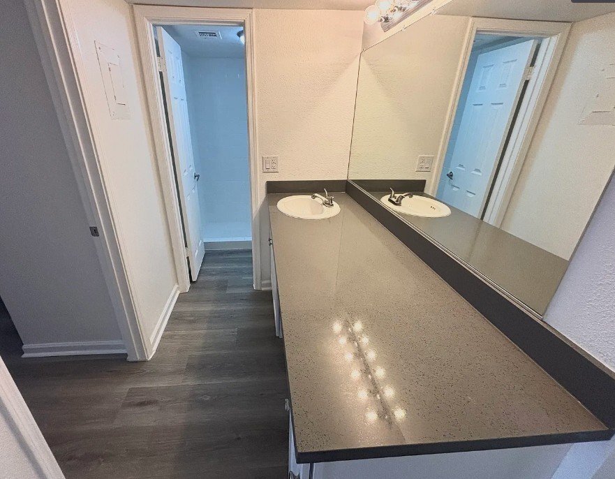 Building Photo - 7110 E Continental Dr