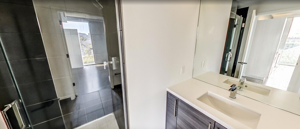 Building Photo - 1158 N Howe St