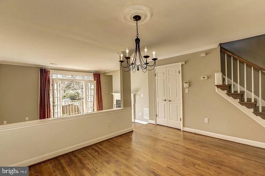 Living Room - 104 Shooters Ct