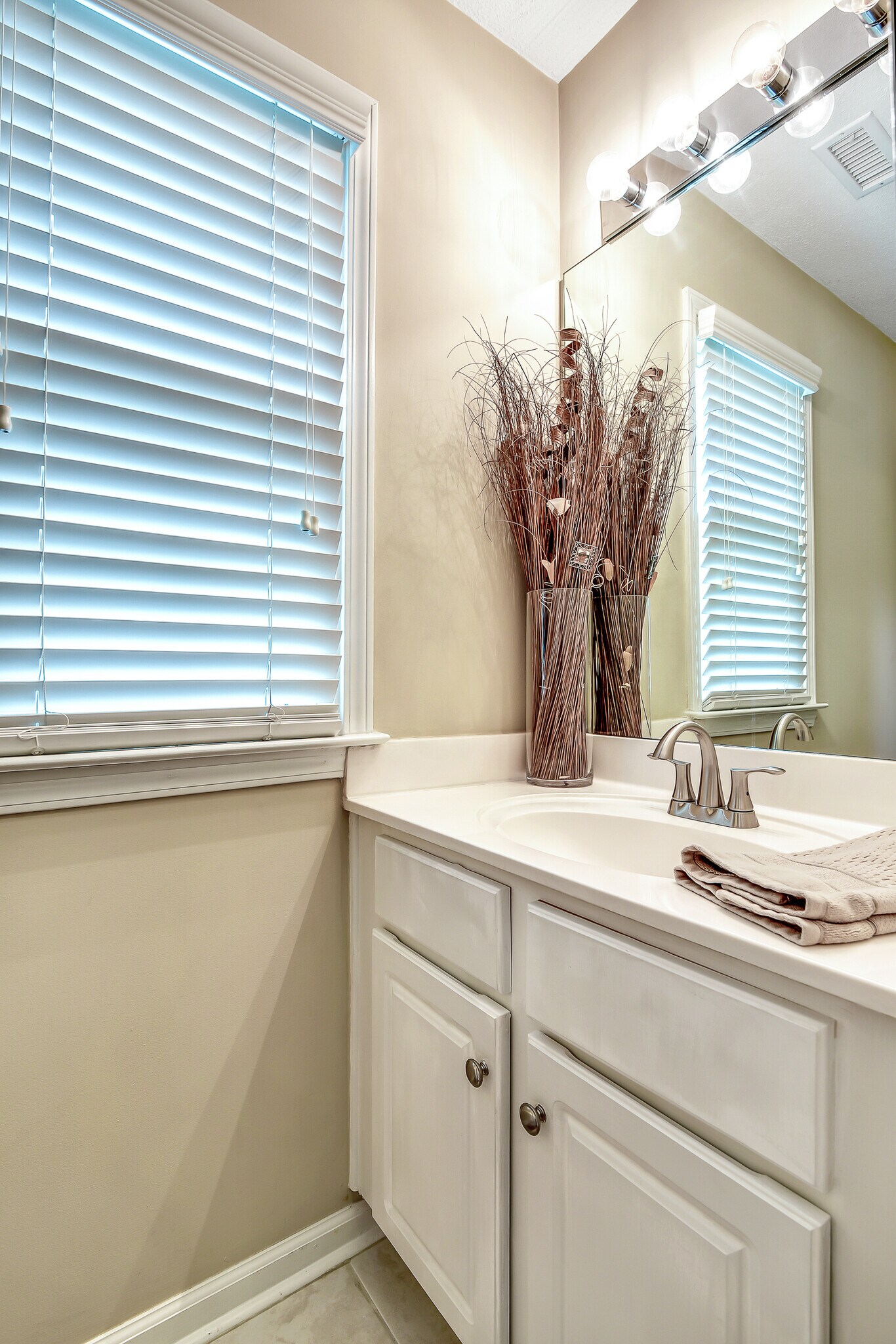 Building Photo - 6165 Pattingham Dr