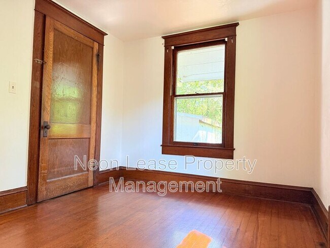 Building Photo - 303 E 6th St