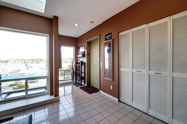 Building Photo - Great Priced Westlake Condo with Electric ...