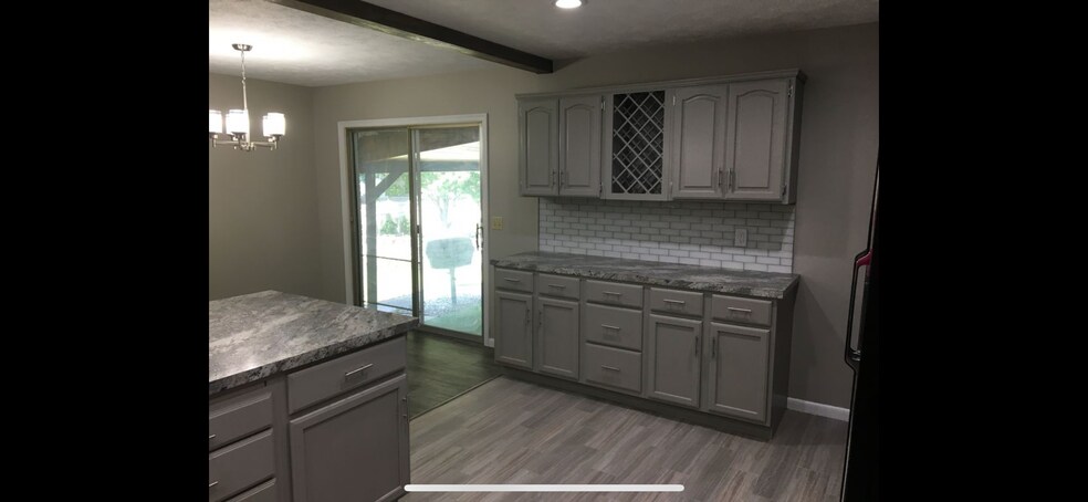 Building Photo - 4905 Cresthaven Dr