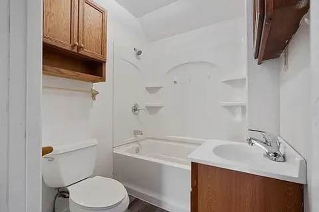 Building Photo - 4 Bedroom 1 Bath