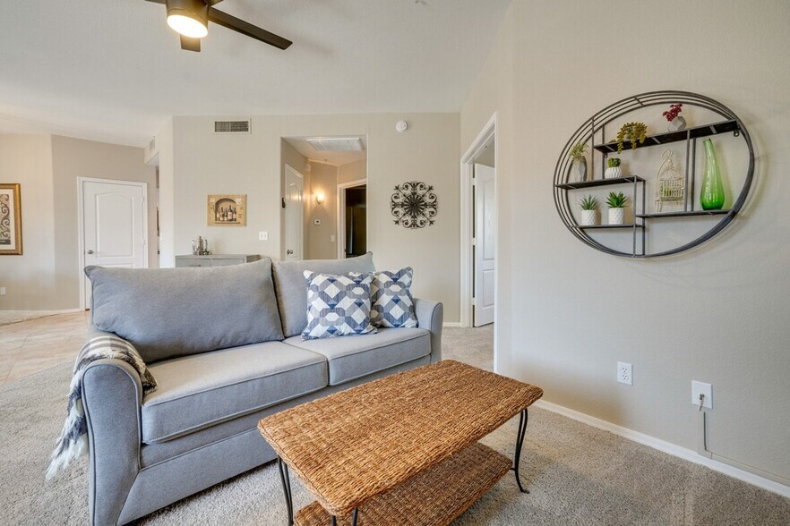 Building Photo - 9151 W Greenway Rd