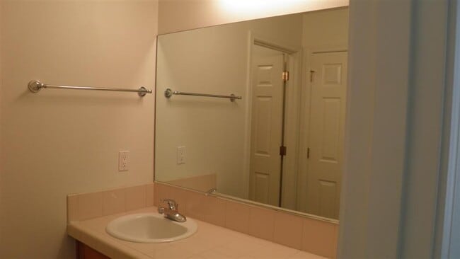 Building Photo - 2867 NE Sedalia Loop