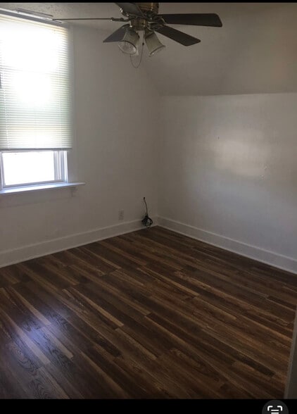 Building Photo - 82 1/2 N Hinman St