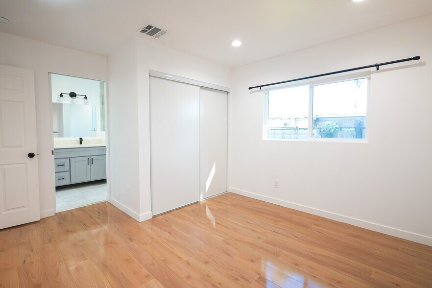 Building Photo - 270 E Penn St