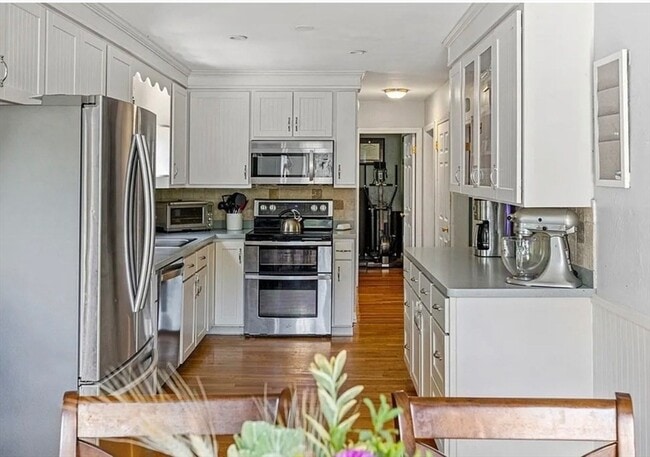 Building Photo - 14 Hoover Rd