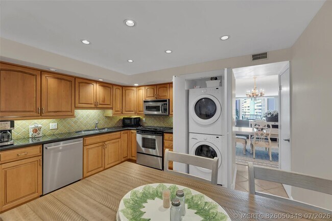 Building Photo - 1370 S Ocean Blvd
