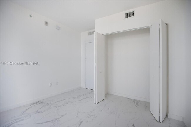 Building Photo - 488 NE 18th St