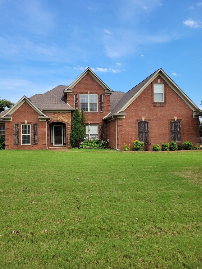 Building Photo - 37 Christmas Dr