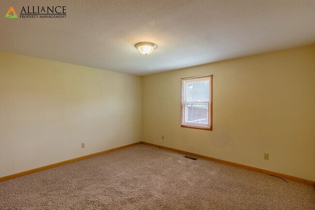 Building Photo - Great Location off Fort Riley Blvd with a ...