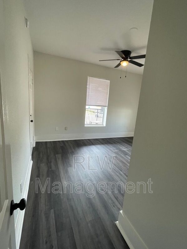 Building Photo - 11 N Central Ave