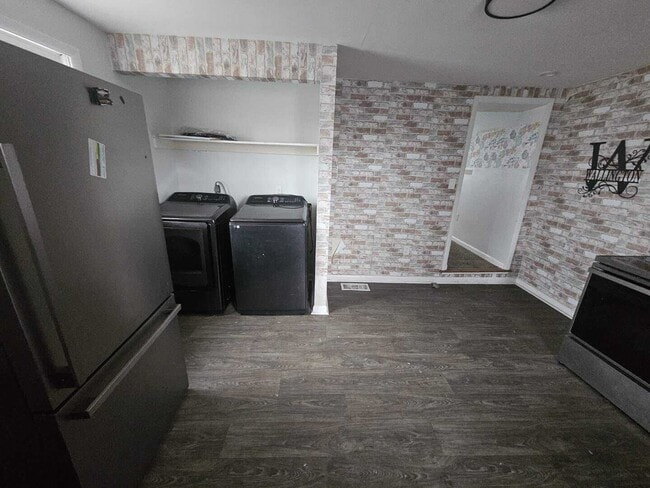 Building Photo - 219 N Lawrence St