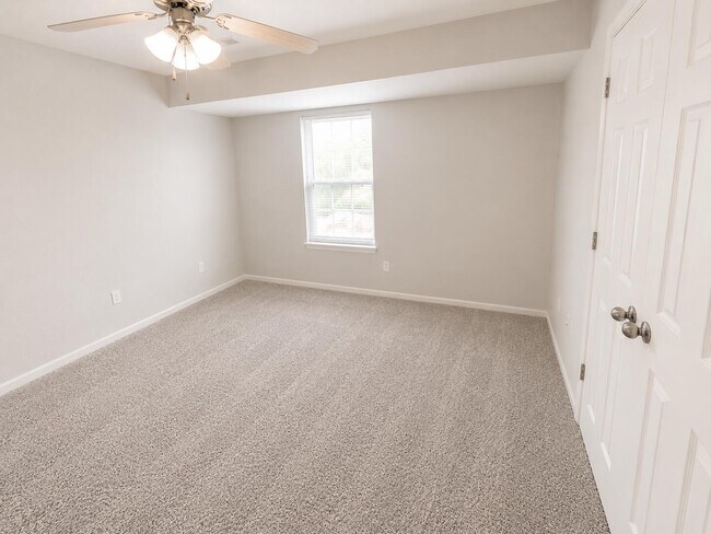 Building Photo - 4005 Snowy Owl Dr