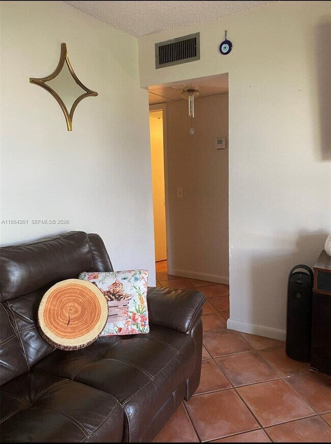 Building Photo - 1801 S Treasure Dr