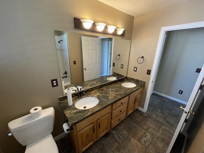 Building Photo - 561 Rocky Knoll Ln