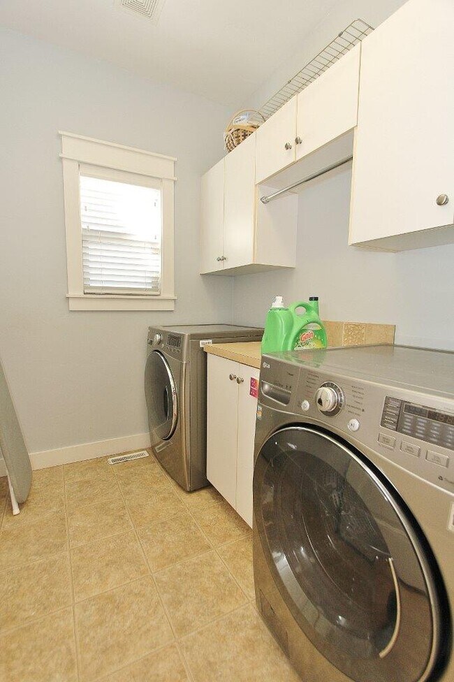 Building Photo - 3689 N Colbourne Way