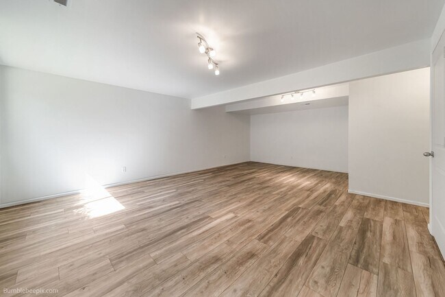 Building Photo - For Rent: Beautiful 3 Bed, 3 Bath Home in Desirable Eagle Ridge