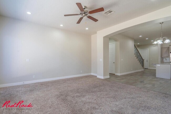 Building Photo - Pet Friendly 4 Bedroom Home! Internet Incl...