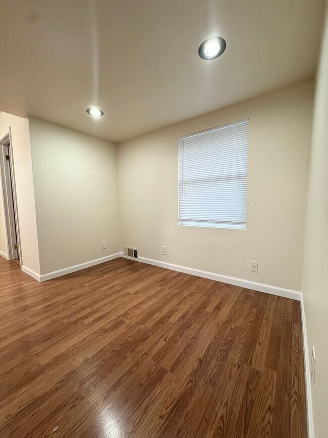 Building Photo - Spacious Country Home w/ HUGE SHOP!