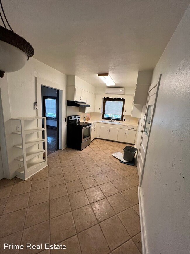Building Photo - 3 br, 2 bath House - 205 E Mesquite St.