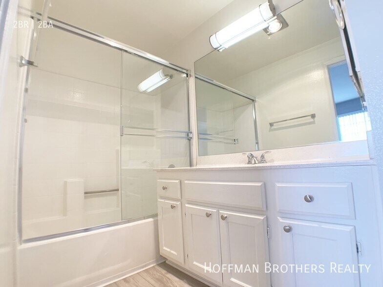 Building Photo - 4280 Lindblade Dr