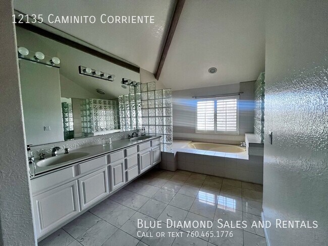 Building Photo - 12135 Caminito Corriente