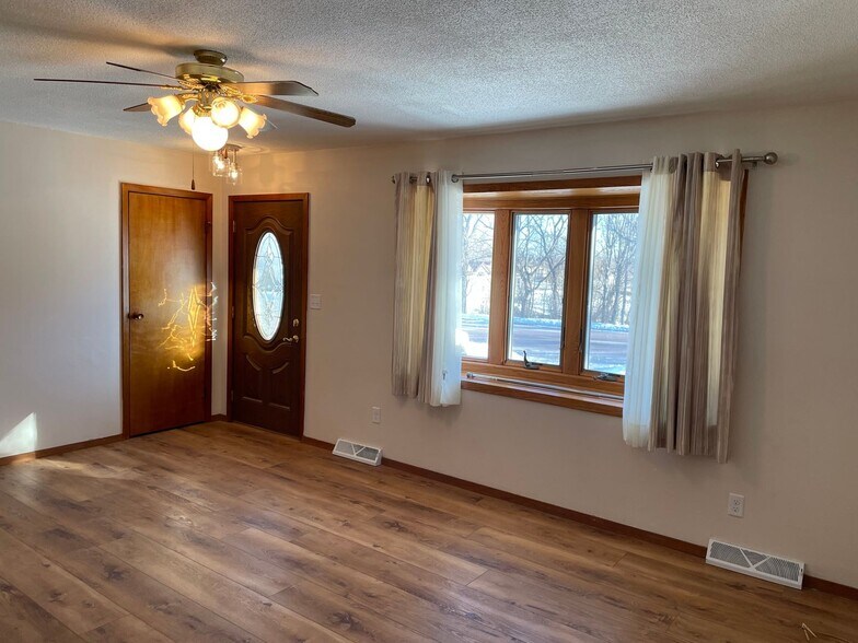 Building Photo - 308 S Main St