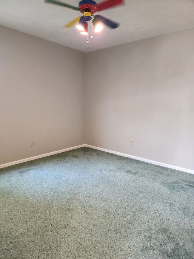 Building Photo - 8824 Hammett Ave
