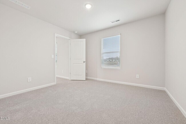 Building Photo - 5 and A Loft single family for sale