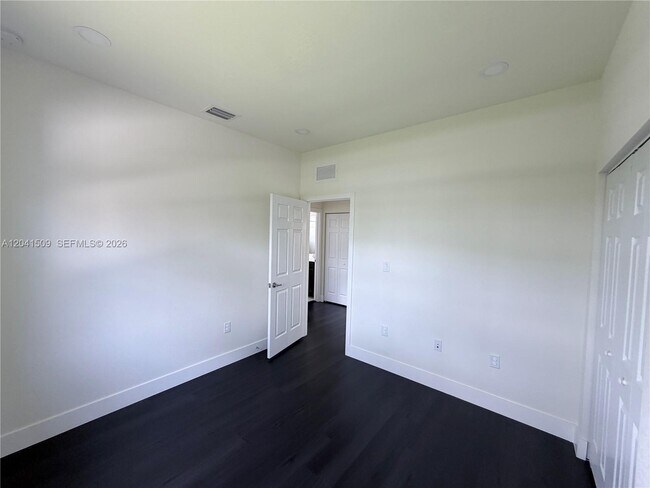 Building Photo - 268 SE 31st Ave