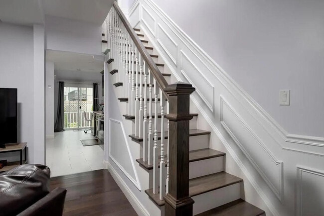 Building Photo - 22 Thurman St