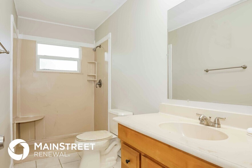 Building Photo - 38 Woodlake Dr