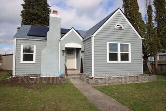 Building Photo - 1905 4th Street