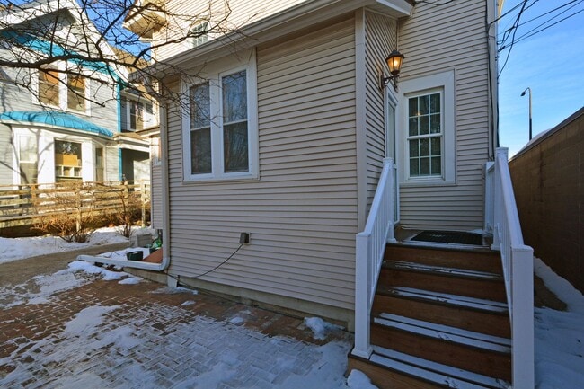 Building Photo - 814 Grand Ave