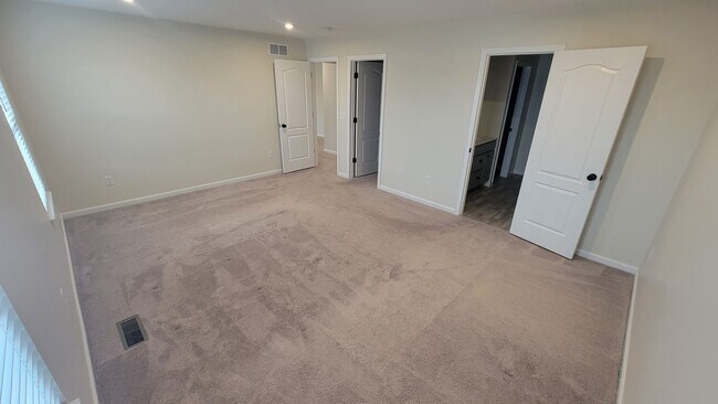 Building Photo - New 4-Bedroom Home In Mount Washington– Storage Galore