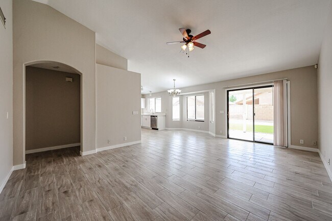 Building Photo - Welcome to this Charming 3 BEDROOM , 2 BAT...