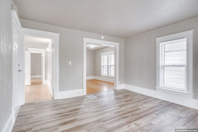 Building Photo - 328 Parkway Ave