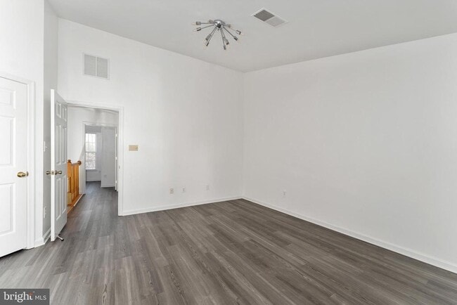 Building Photo - 7102 Finch Ln