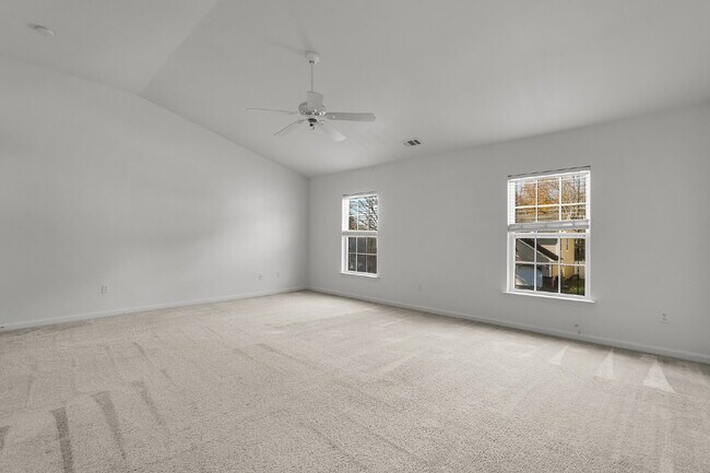 Building Photo - 3 Bedroom 2.5 bath home with 2 car garage located in Shadow Moss