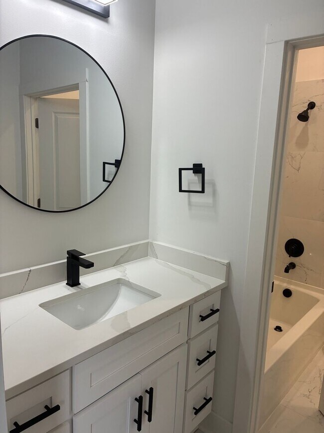 Building Photo - 1539 Lowrie St