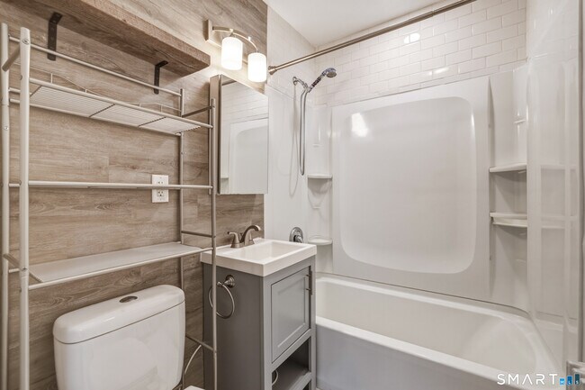 Building Photo - 28 Garden Dr