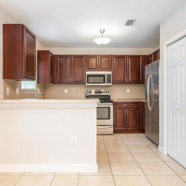 Building Photo - 2417 SE 14th St