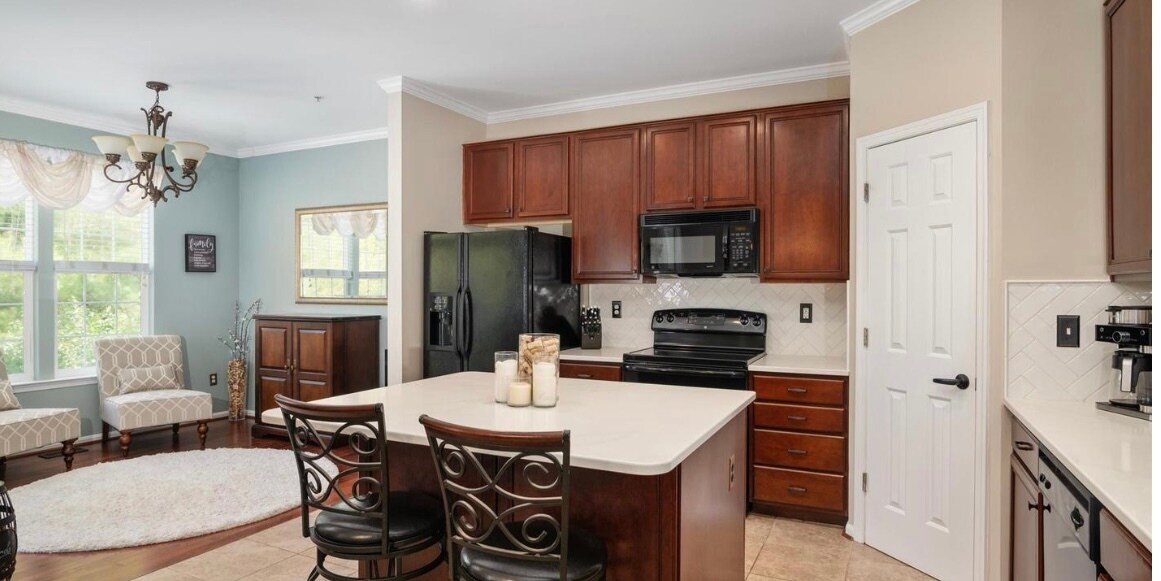 Building Photo - 1028 Meandering Way